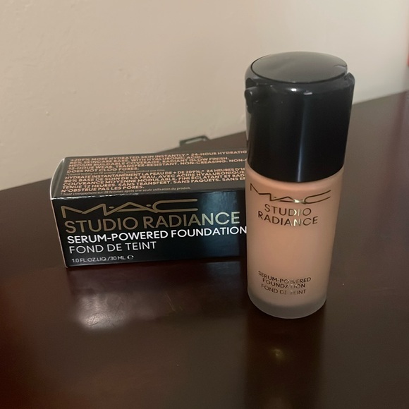 Studio Radiance Fluid - Picture 2 of 2